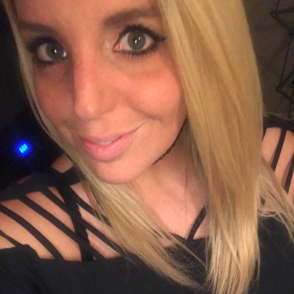 Meet your Posher, Brielle - Picture 1 of 1